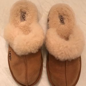 Never worn kids Ugg slippers size 4.